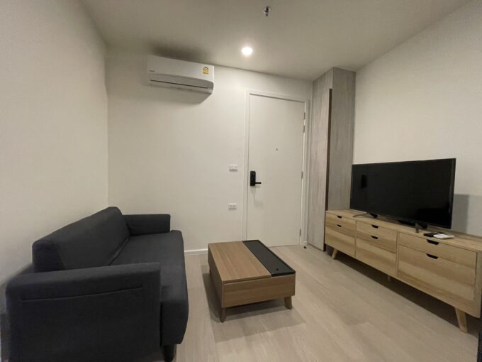 Studio 0 Steps from MRT for rent